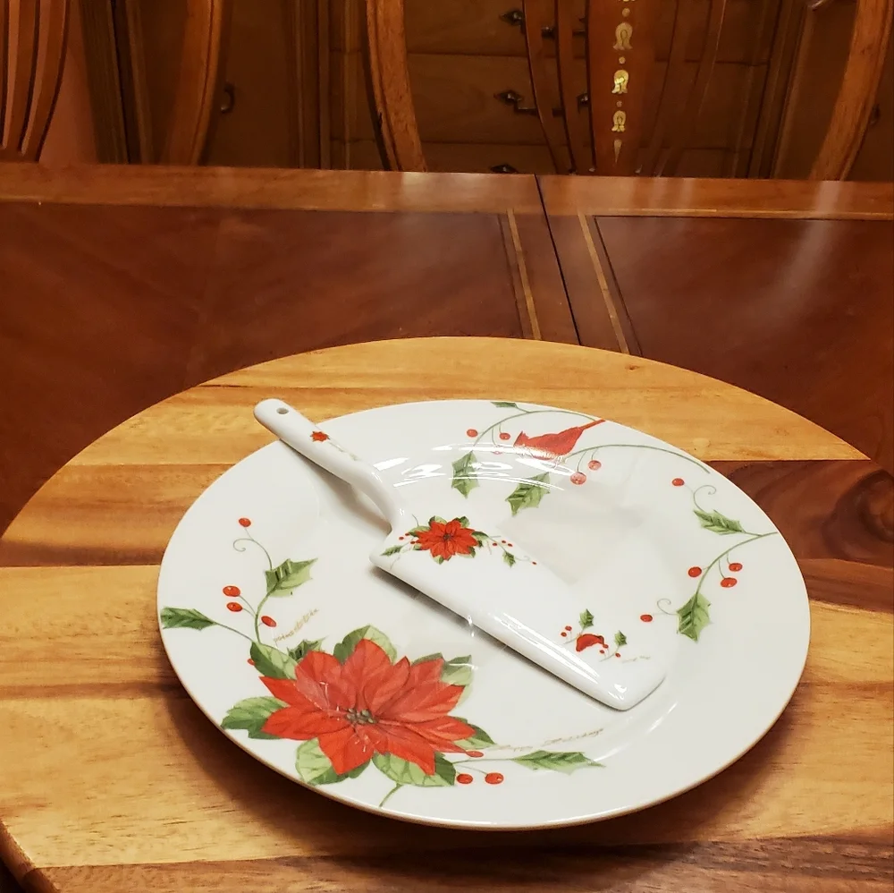 Gibson Cake Plate with a serving spoon